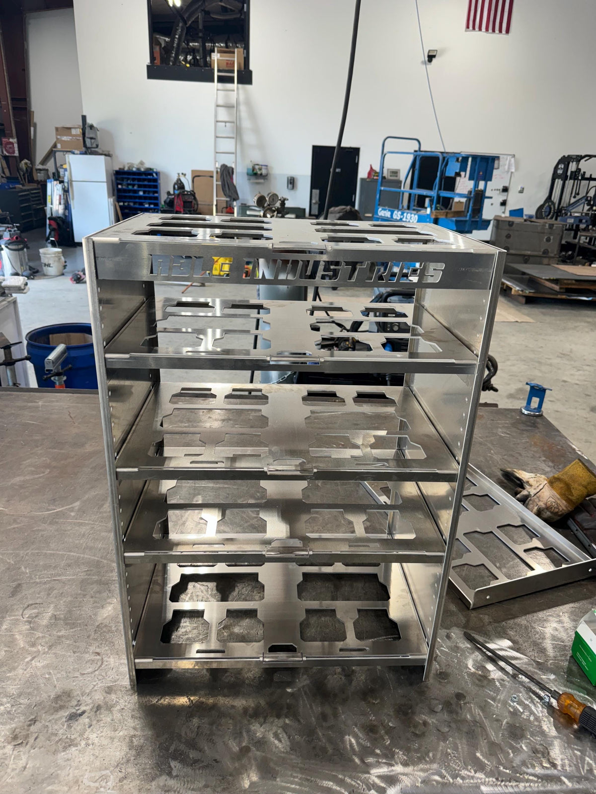 THE CORE – Narrow Aluminum Tool Rack, Compatible with Milwaukee® PACKOUT™ Organizers