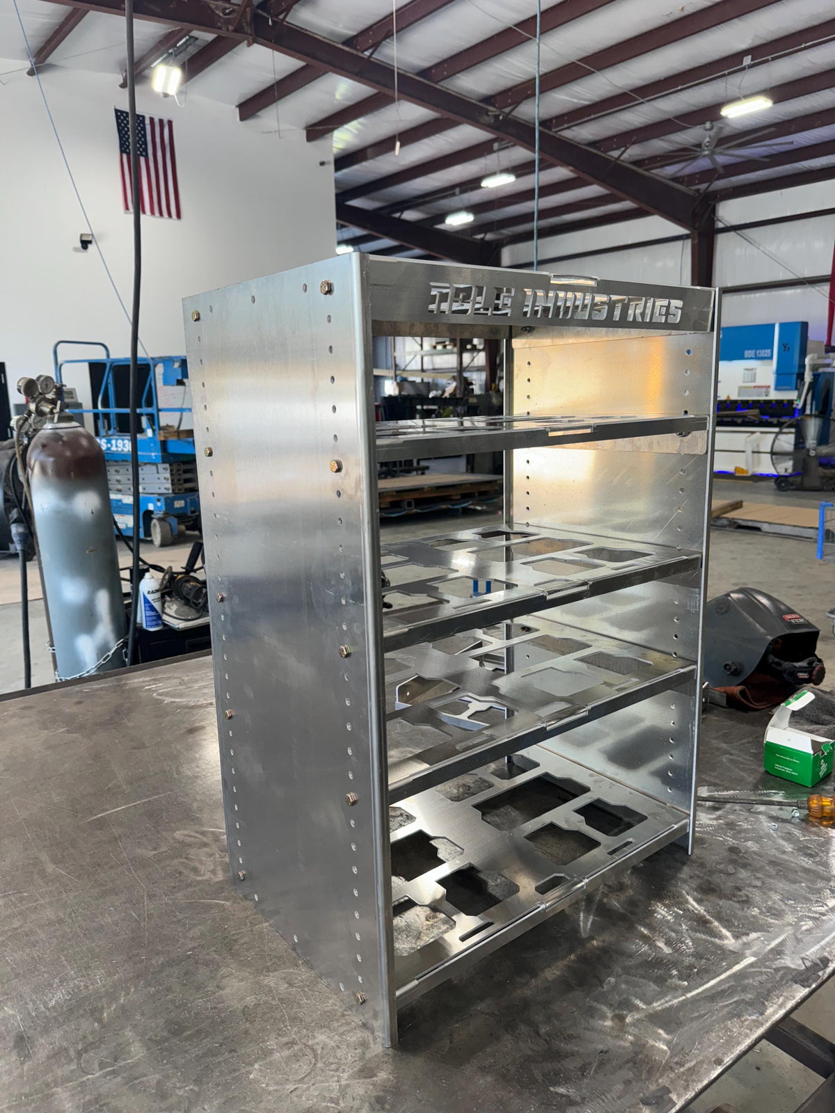 THE CORE – Narrow Aluminum Tool Rack, Compatible with Milwaukee® PACKOUT™ Organizers