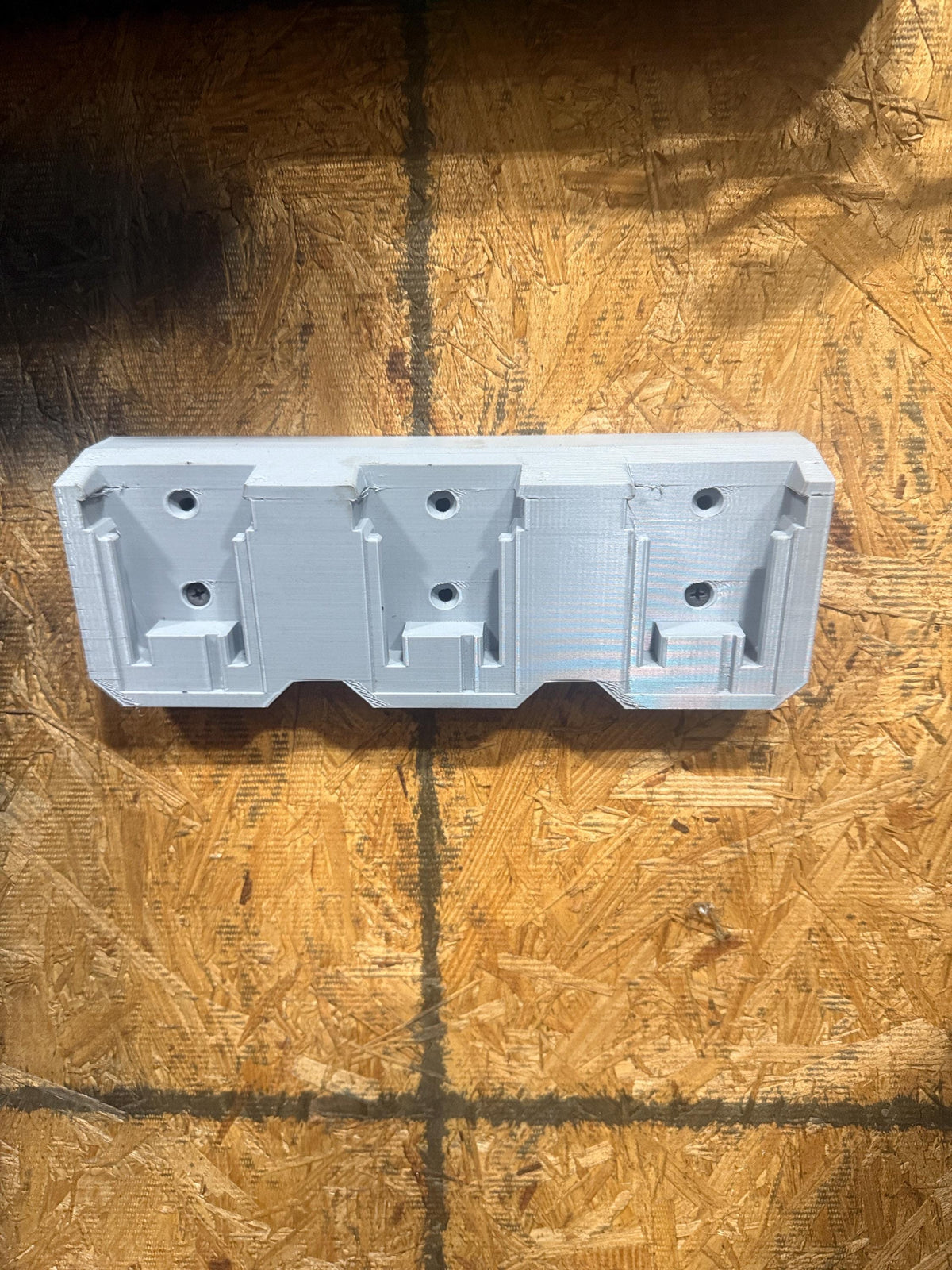3D-Printed Wall-Mounted Milwaukee® M18 Battery Holder – 3 Slot